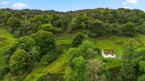 Charming 2-Bed Cottage on Tranquil Raera Farm