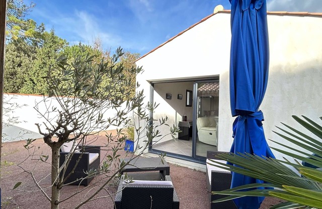 Maison calme avec jardin clos, 800m plage - 2 chambres, BBQ, parking privé, Wifi