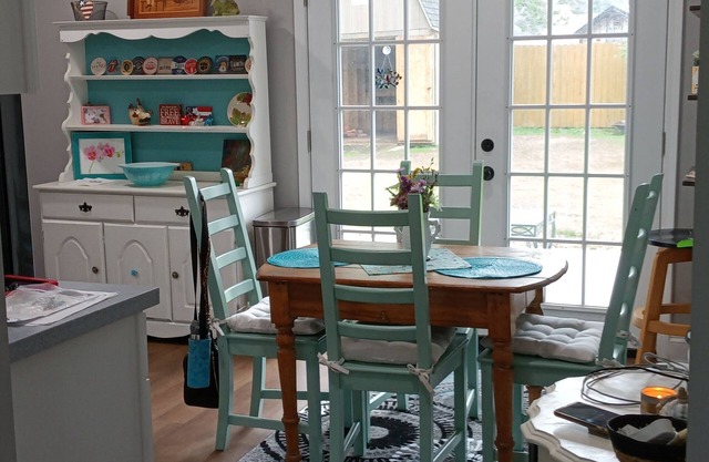 Charming 2-bedroom house in delightful Grandyle Village with AC