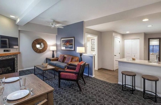 Charming 2-bedroom hotel in fabulous West Yellowstone with WiFi, AC