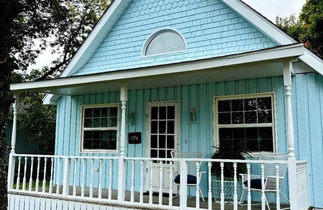 Charming 2-bedroom cottage with AC in Pointe-du-Chêne