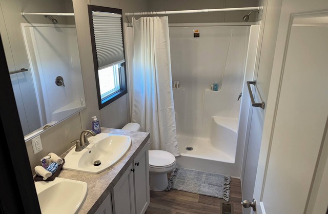 Charming 2-bedroom mobile home in Ranchos de Taos with WiFi