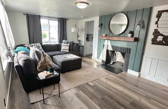 Charming 2-bedroom house in South Salt Lake, 28 mins to mountains