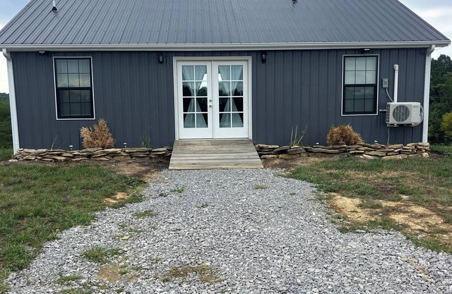 Charming 2-bedroom house on our farm with beautiful sunsets