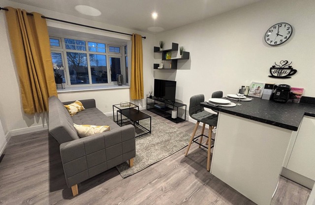 Charming 2-bedroom apartment in awesome Anlaby Common with WiFi.