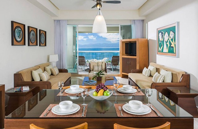 Charming 2-bedroom Suite with fitness room and AC in beautiful Nuevo Vallarta