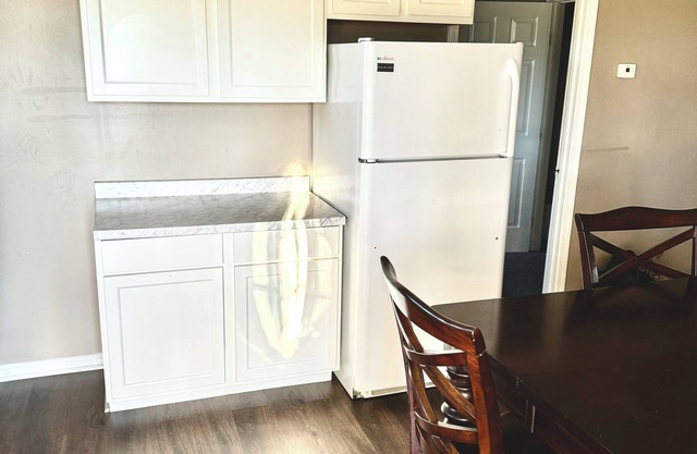 Charming 2-bedroom apartment in lovely Bowling Green, with AC & WiFi
