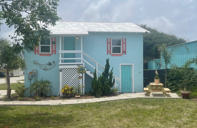 Charming 2-bedroom house with AC, WiFi in amazing Flagler Beach Close to All