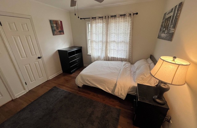 Charming 2-bedroom house in terrific Milledgeville with WiFi, AC