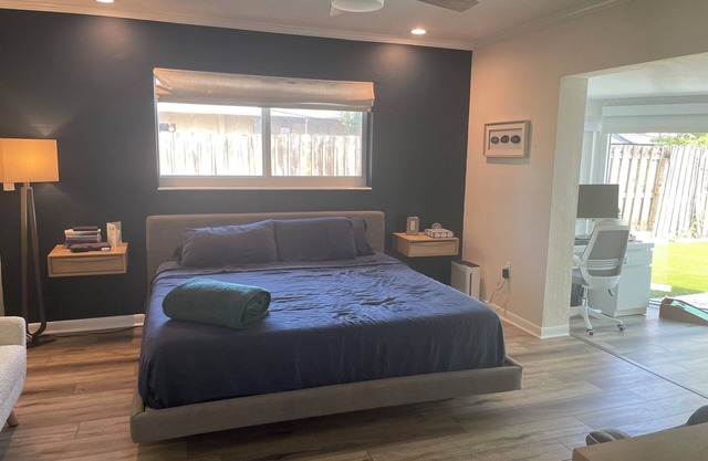 Charming 2-bedroom house, 2 miles from the Pier in Pompano Beach