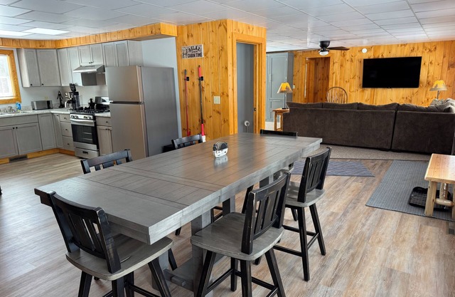 Charming 2-bedroom 1.5 bath cabin in delightful Saint Germain WI with WiFi