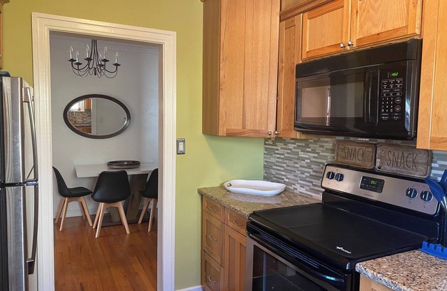 Charming 2-bedroom bungalow in serene St. Petersburg with WiFi,