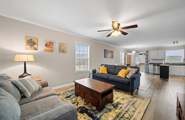Charming 2-bedroom UPPER LEVEL apartment in pleasant Winston-Salem with WiFi, AC