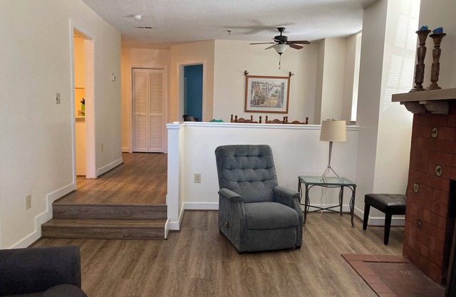 Charming 2-bedroom apartment in Winston-Salem with WiFi and AC