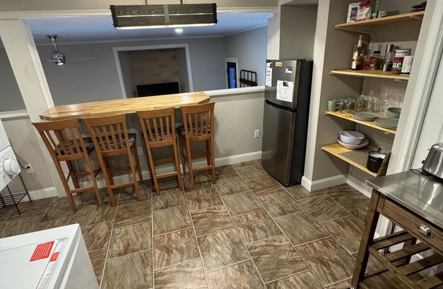 Charming 2-bedroom apartment minutes from Acadia National Park entrance