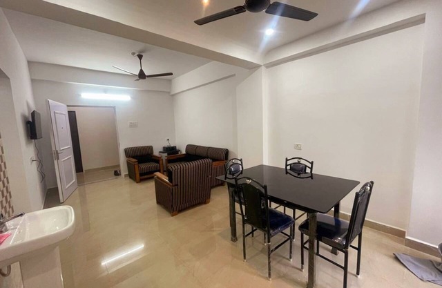 Charming 2-bedroom apartment with AC, WiFi, 2mins from Guwahati Airport