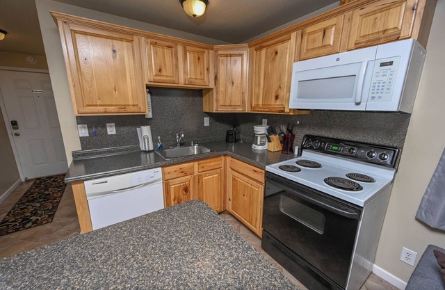 Charming 2-bedroom apartment with AC, WiFi in delightful Accident