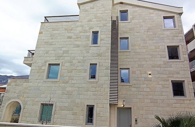 Charming 2-bedroom apartment with Sea View, terrace and WiFi in Pržno