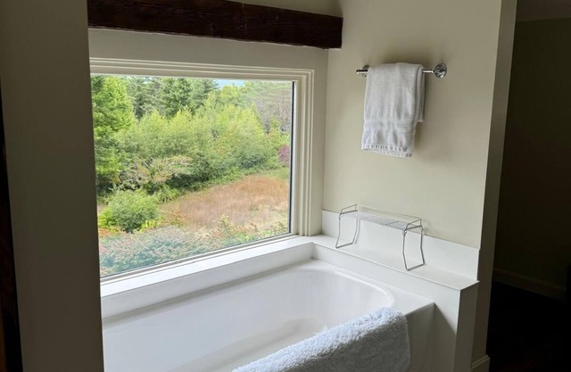 Charming 2-bedroom barn in Northfield with WiFi and AC