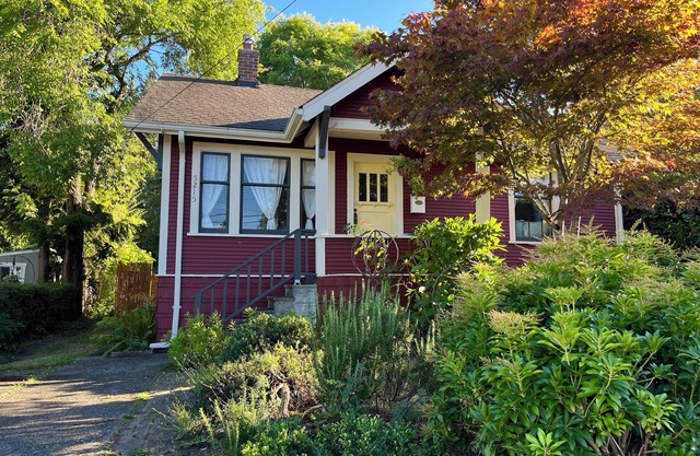 Charming 2-bedroom bungalow in Seward Park