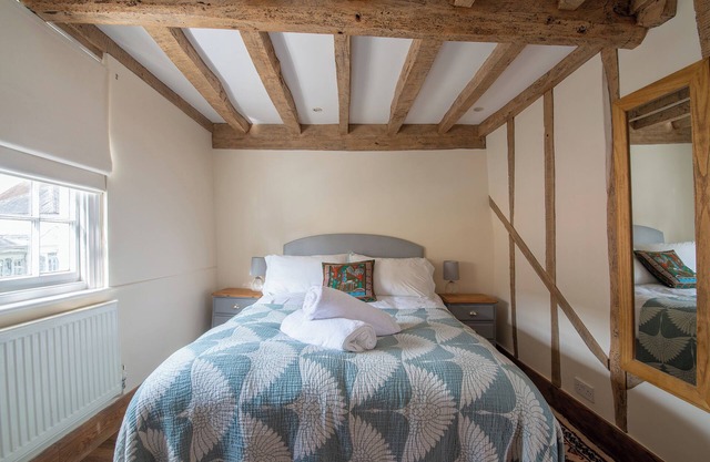 Charming 2-bedroom cottage in beautiful English village