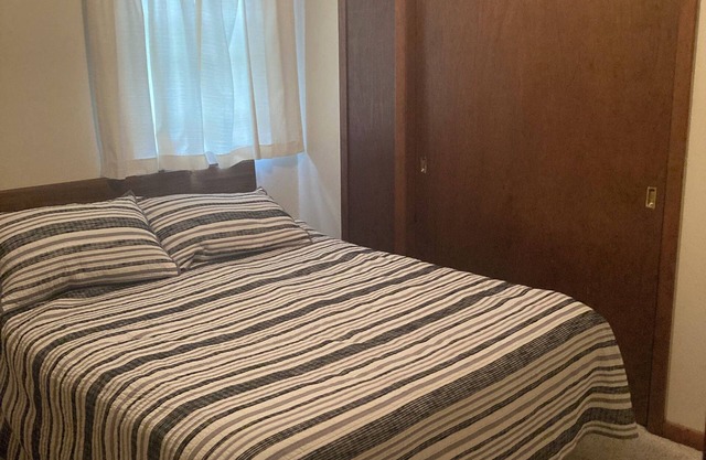 Charming 2-bedroom cottage in Fish Creek with AC, heat, WiFi
