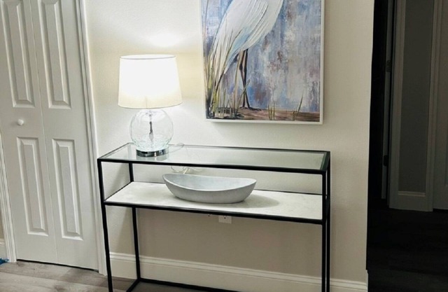 Charming 2-bedroom condo with AC and WiFi in wonderful Fort Myers, FL