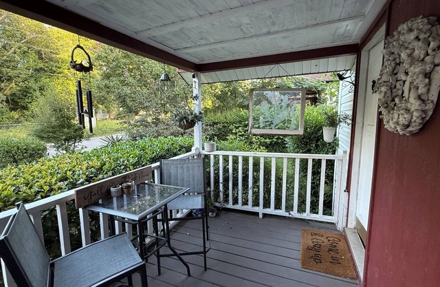 Charming 2-bedroom cottage 3 miles from Historic downtown Aiken!