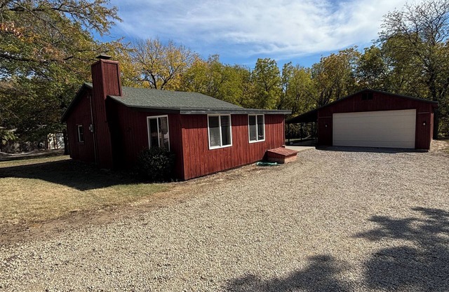 Charming 2-bedroom cabin at Kanopolis Lake