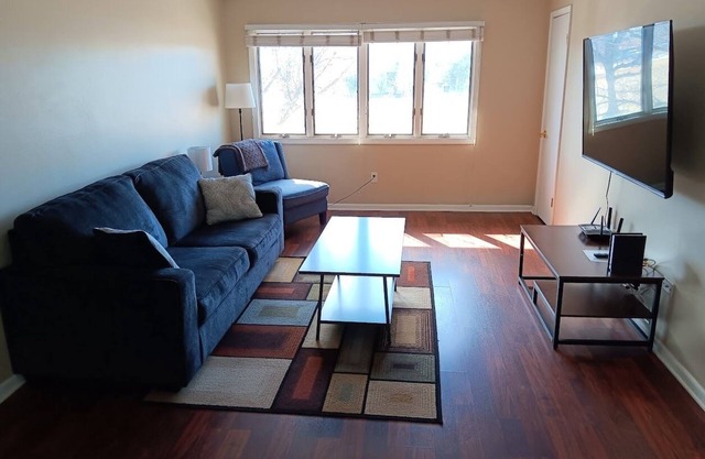 Charming 2-bedroom condo with WiFi, AC in quaint Sheboygan