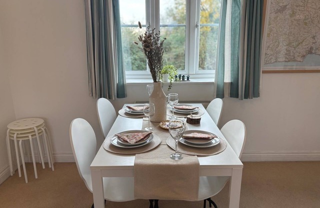 Charming 2-bedroom coachhouse in beautiful Seaton with WiFi