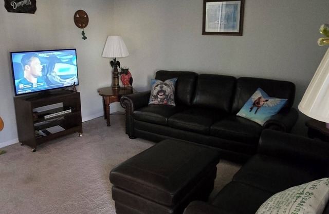 Charming 2-bedroom condo in lovely Archdale/High Point, Close to HPU and I-85