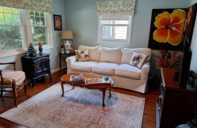 Charming 2-bedroom cottage in serene Erwin with AC, WiFi