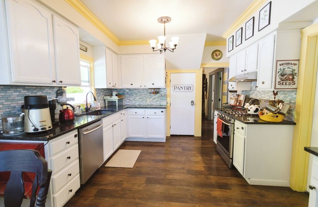 Charming 2-bedroom farmhouse in fabulous Spokane with WiFi