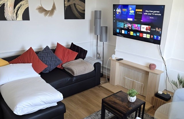 Charming 2-bedroom house in Erdington, Birmingham with WiFi access, sleeps 6 max