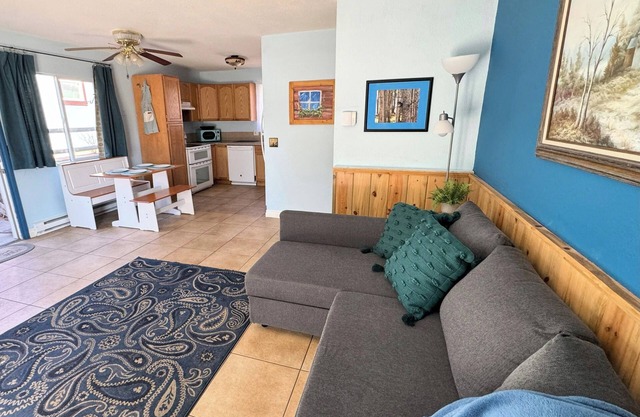 Charming 2-bedroom house in Estes Park, walk to shops, dining & RMNP, Pets ok