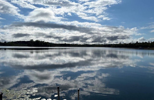 Charming 2-bedroom house on pristine Baby Lake with WiFi in beautiful Hackensack