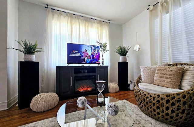 Charming 2-bedroom house with WiFi, AC in marvelous Jonesville
