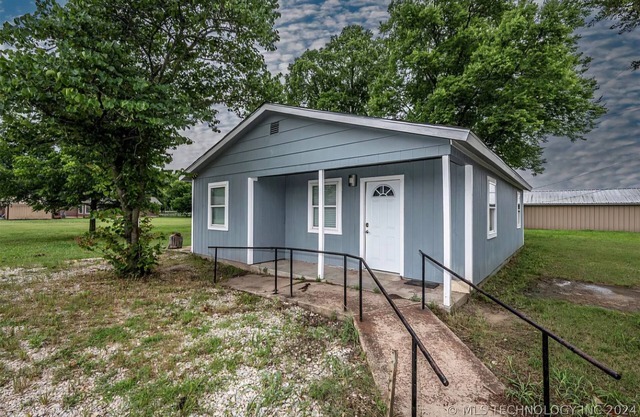 Charming 2-bedroom house in welcoming Mannsville OK with AC, WiFi