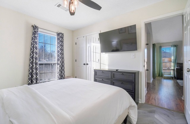 Charming 2-Bedroom Home...Pet Friendly...2 Min From Baptist East