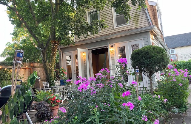 Charming 2-bedroom house in quaint Highlands with AC, WiFi