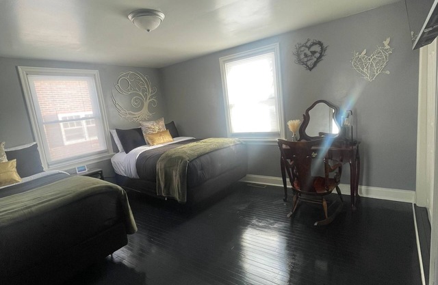 Charming 2-bedroom house with WiFi, AC in enjoyable Lancaster