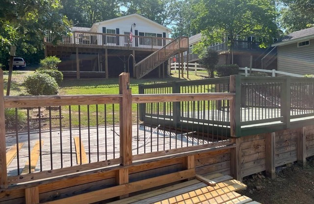 Charming 2-bedroom house with AC and WiFi on High Rock Lake, Lexington