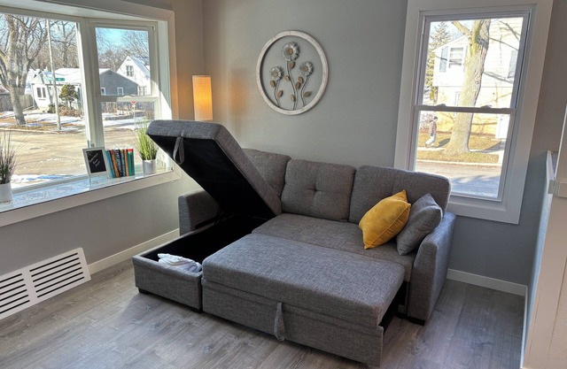 Charming 2-bedroom house in enjoyable Milwaukee neighborhood with AC, WiFi