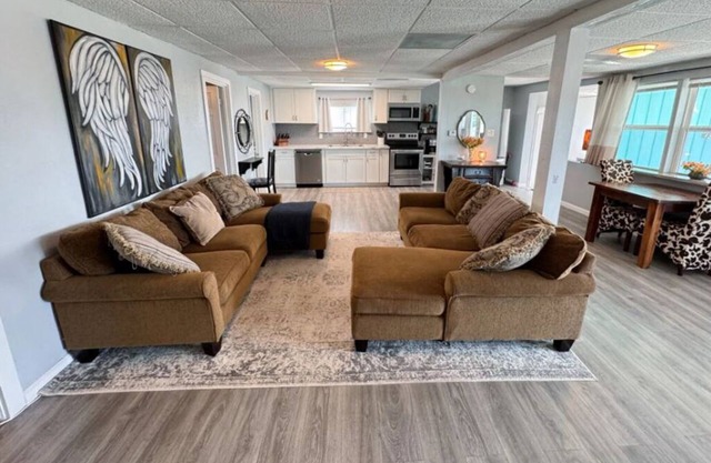 Charming 2-bedroom house with AC and WiFi in Bay City