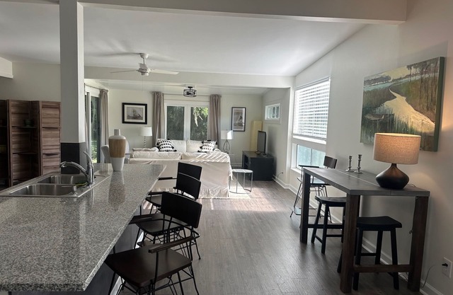 Charming 2-bedroom house with Broad River view!