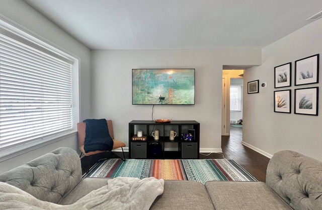 Charming 2-bedroom house with AC, fitness room in enjoyable Ferndale