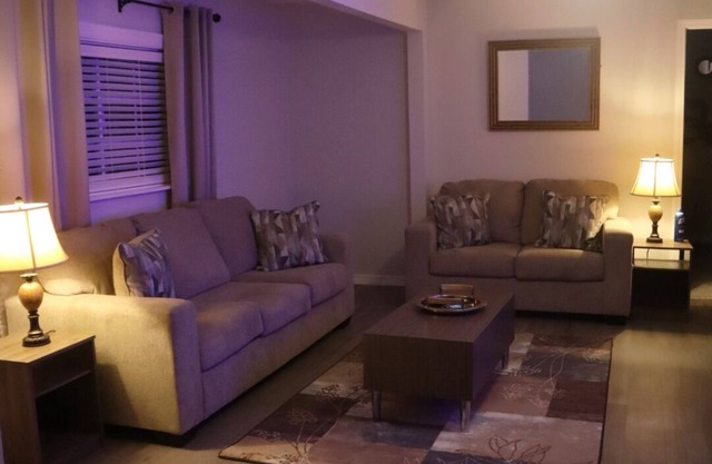 Charming 2-bedroom house in fantastic Gulfport with WiFi, AC