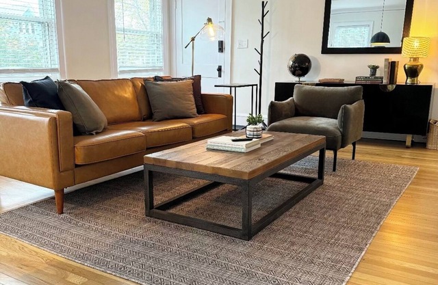 Charming 2-bedroom house in Lakewood with WiFi access