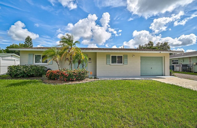 Charming 2-bedroom house with WiFi and AC in delightful Sarasota